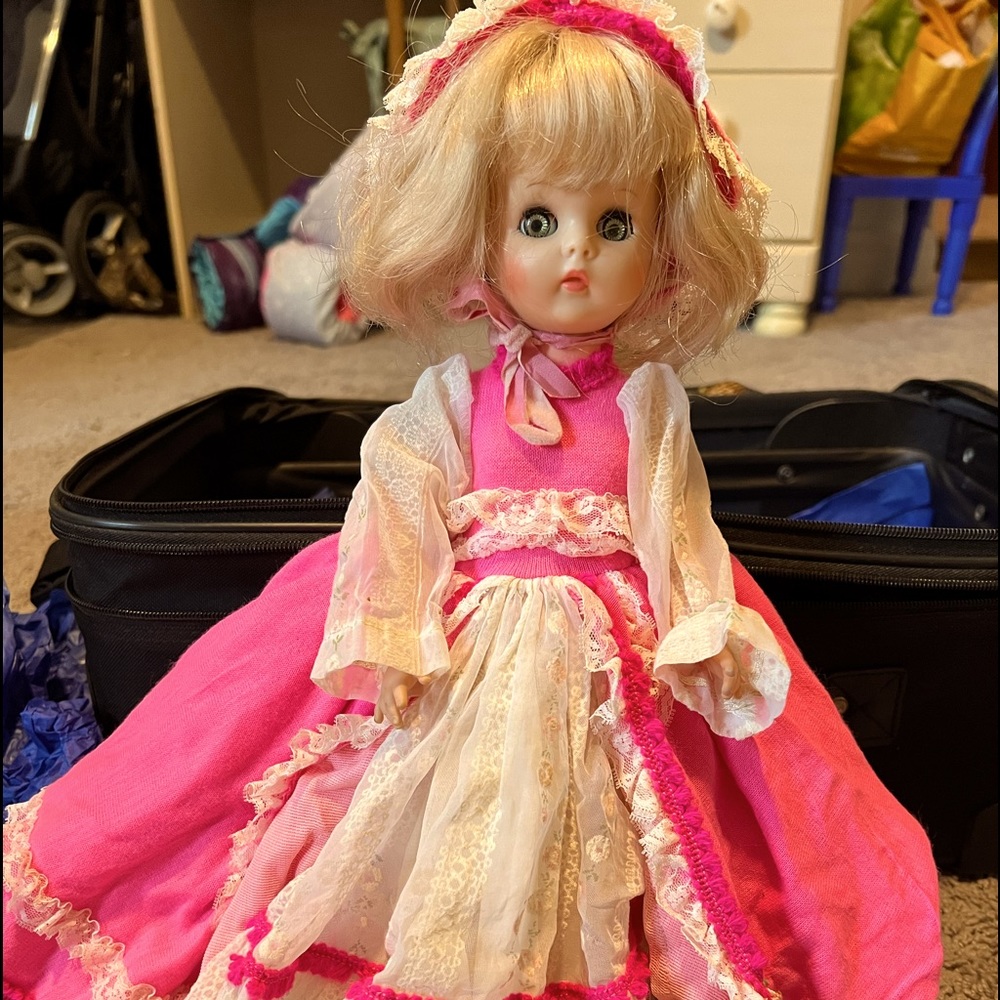 Vogue doll family. (Miss Ginny)